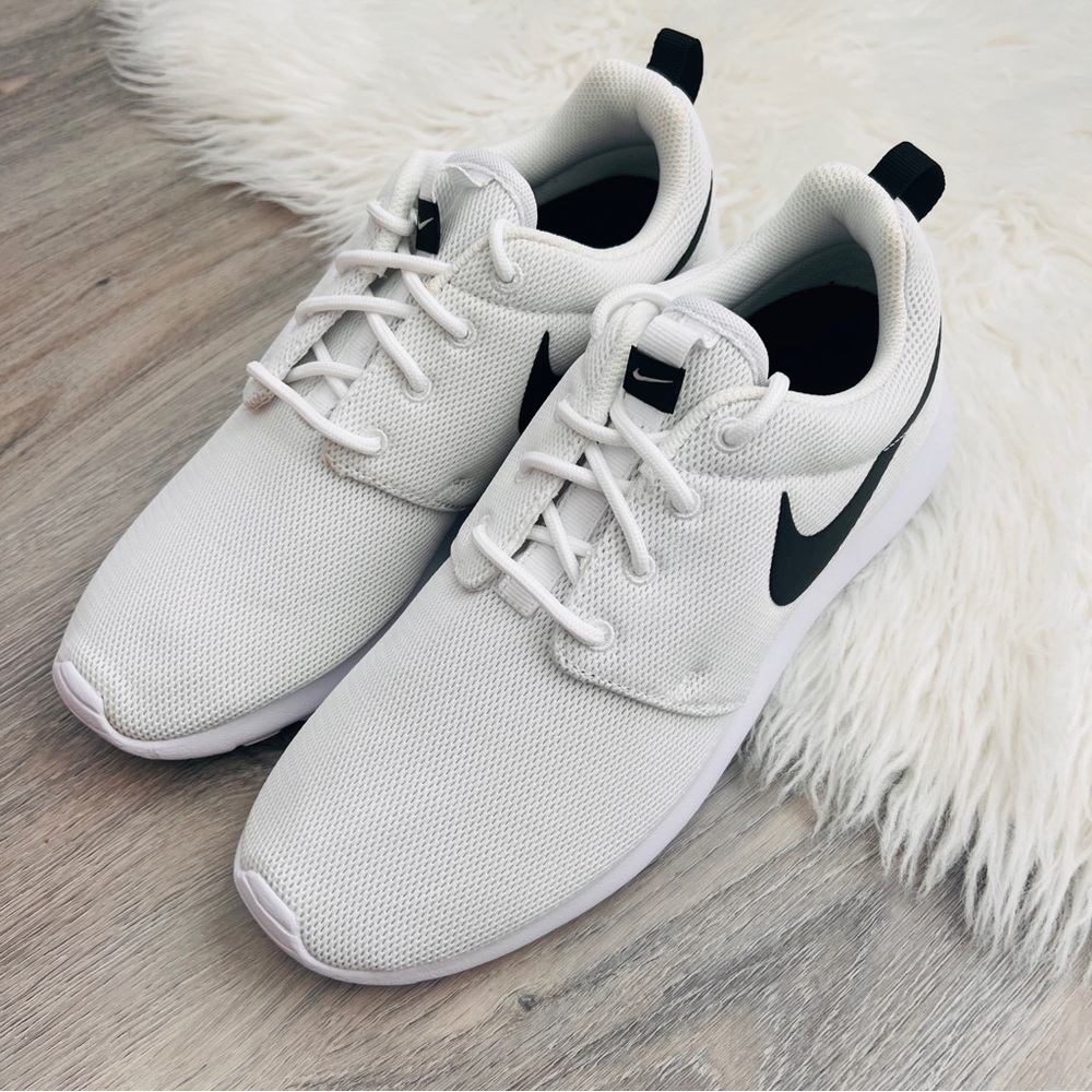 NWT Nike Roshe One Women’s Shoes - Picture 2 of 9